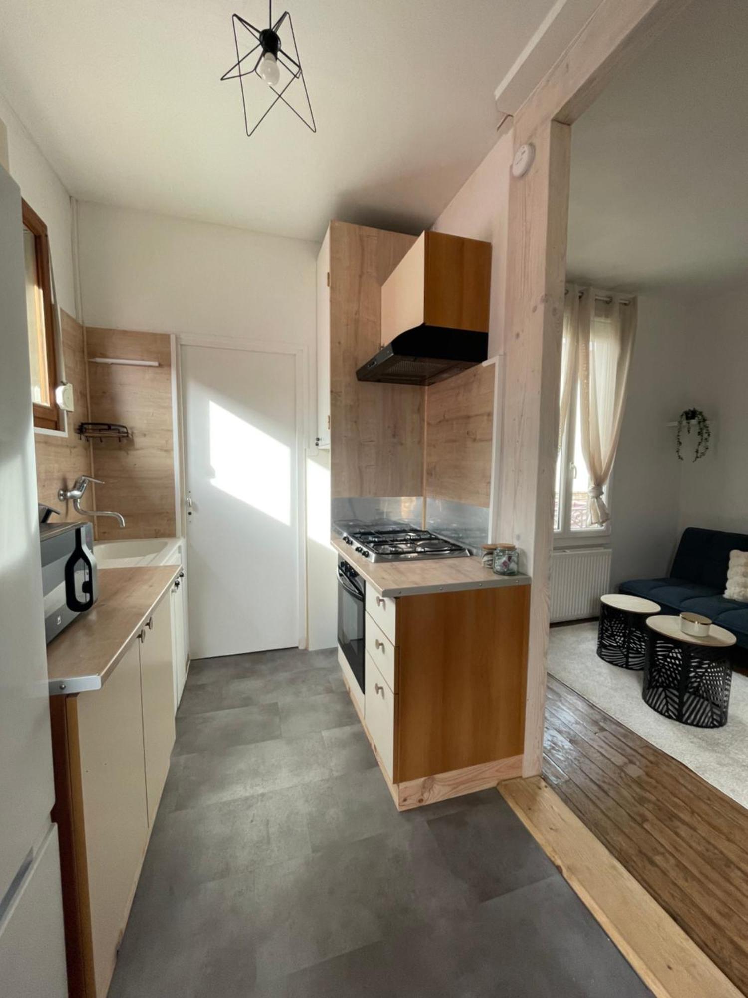 Вілла Chaleureuse Saint-Julien-les-Villas Екстер'єр фото